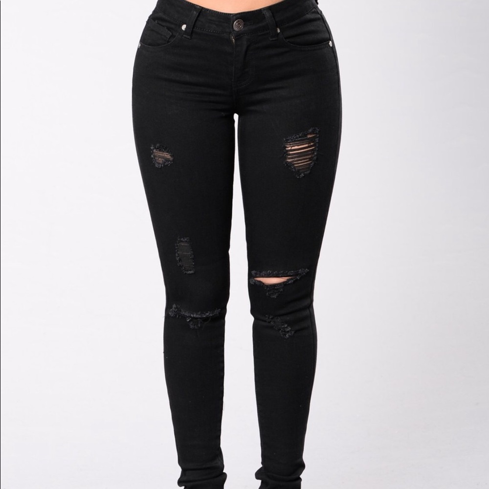 Ripped black FASHION NOVA skinny jeans
